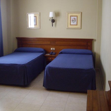 Hotel Manolo Mayo Los Palacios Y Villafranca Esterno foto
